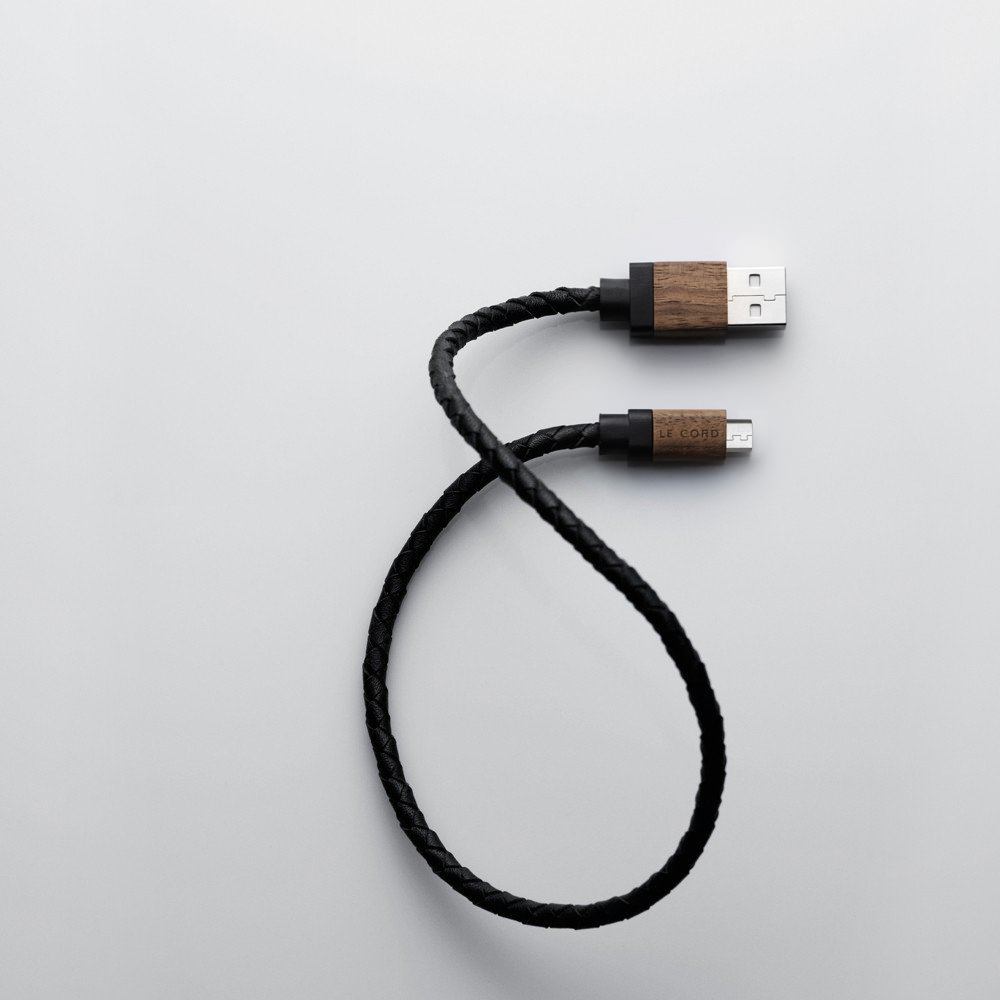 LeCord_USB_LeatherBlack_Dark_WhiteBG_Lowres_single1